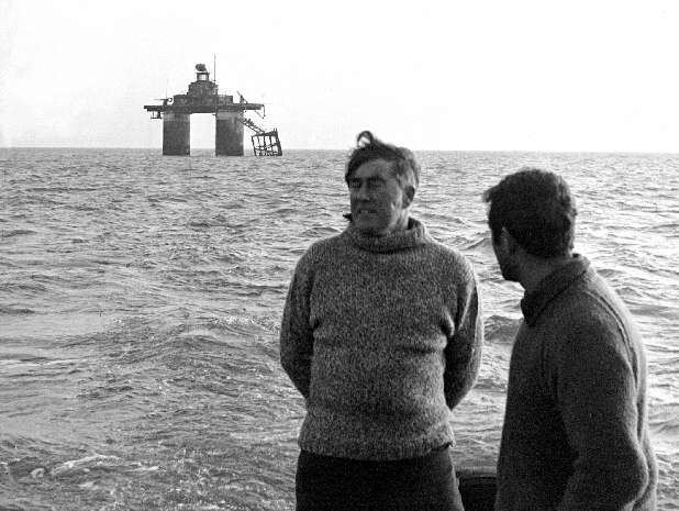 Roy Bates leaving Knock John on tender
