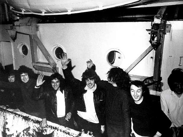 A wave goodbye