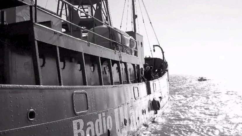 Jenny Baynton under tow 2