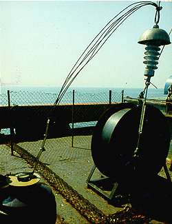 Deck mast insulator