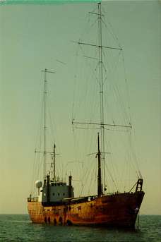 Communicator starboard full view