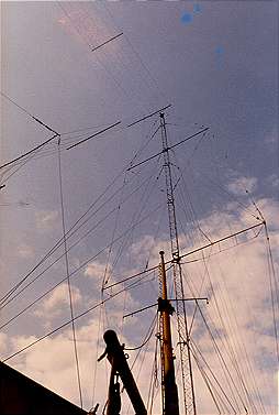 Communicator broadcast arials