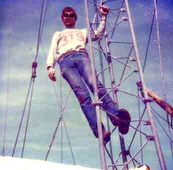 Mac on mast