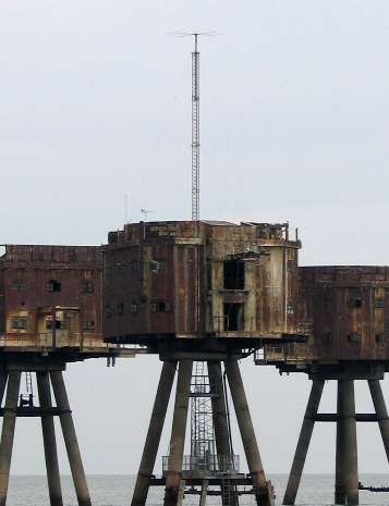 Red Sands Fort new antenna close up