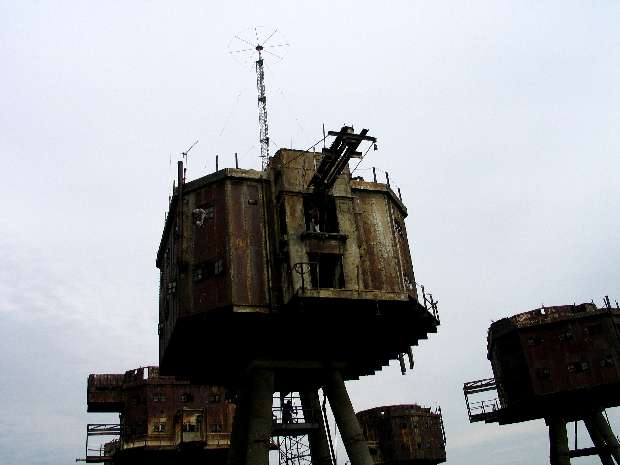 Red Sands Fort new antenna close up underside