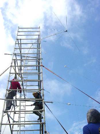 Riggers set to work