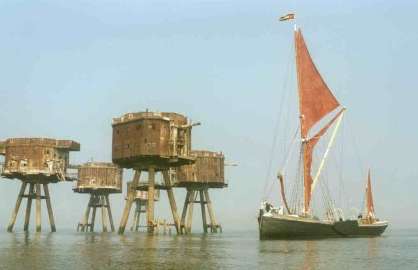 Barge Greta at Red Sands