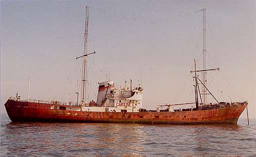 Ross Revenge starboard view from sea