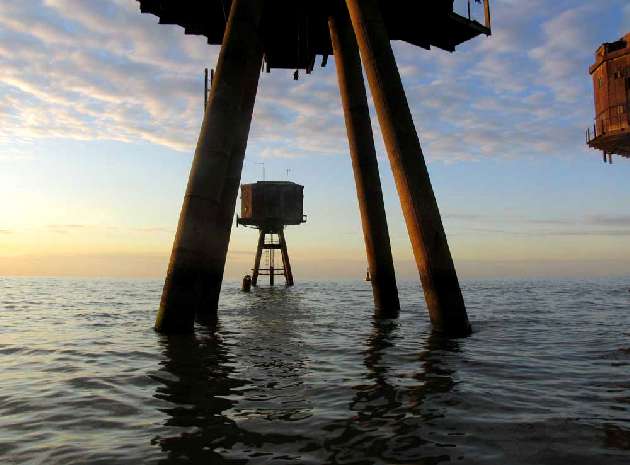 Shivering Sands Gun Towers